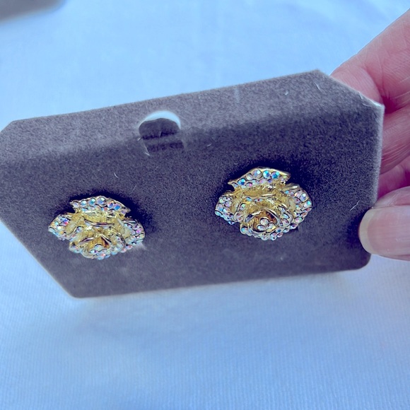 Nolan Miller Gold Floral clip earrings NIB - Picture 3 of 4